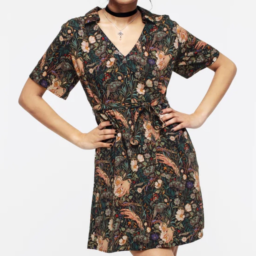 NWOT Disturbia Floral Print V-Neck Collared Mini Dress